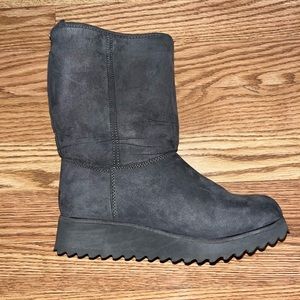 (Brand Unkown) - Grey Insulated Boots